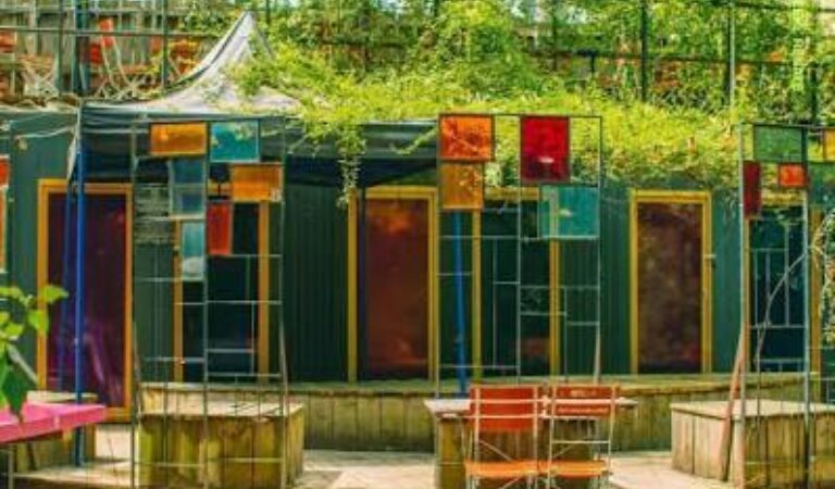 Berlin's Renate throws a 66-hour party instead of a normal anniversary